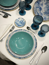 mesa-vestida-con-bajo-platos-decoupage-azul