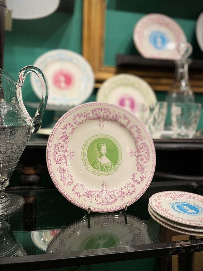 queen-marie-antoinette-plates-collection