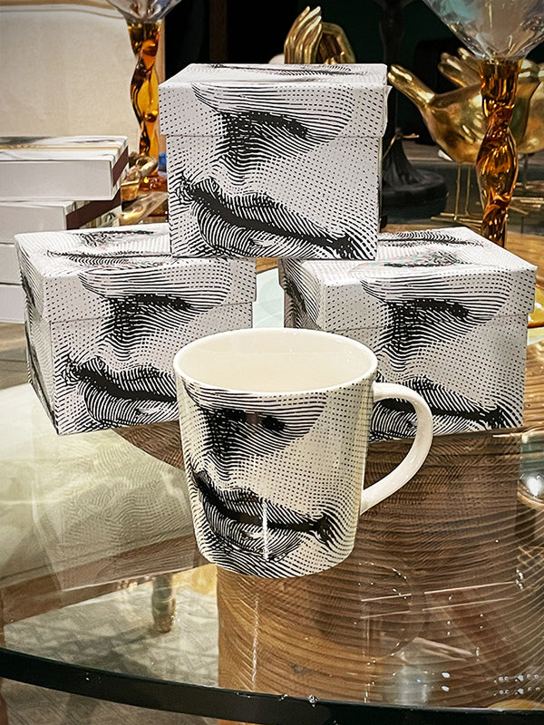 tazas-de-cafe-mugs-en-porcelana-diseno-beso-de-pabuku