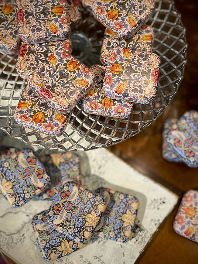 Cajita Pastillero 'Strawberry Thief' con Mints - William Morris