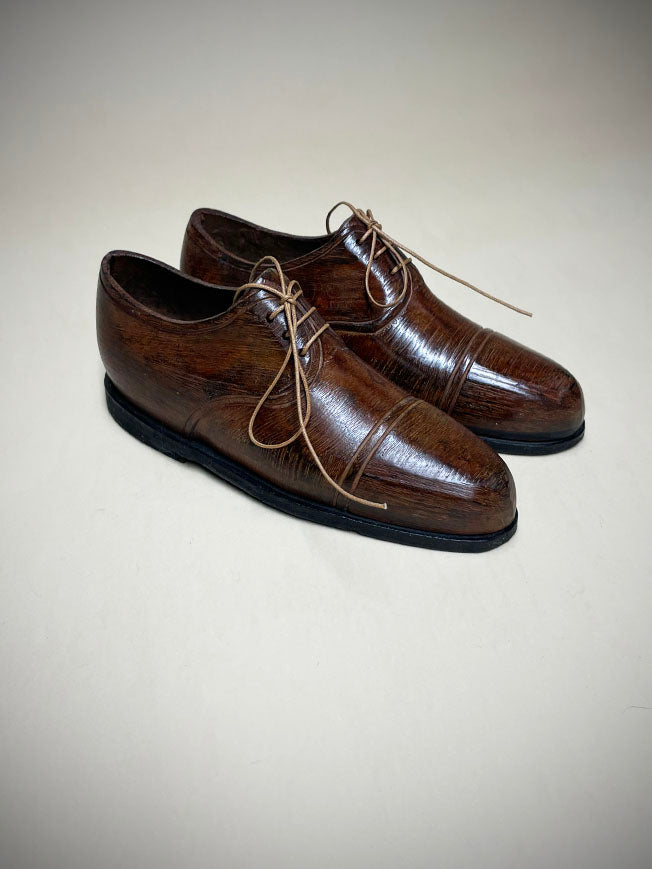 Paperweight 'England Shoe' - Light Brown