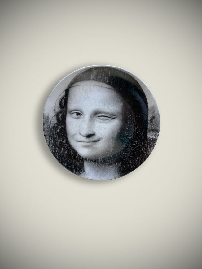 Plato Cerámico 'Mona Lisa Guiñando el Ojo' Pequeño