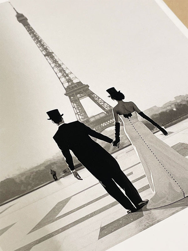 Postcard 'Eiffel Tower Couple' - Rodney Smith